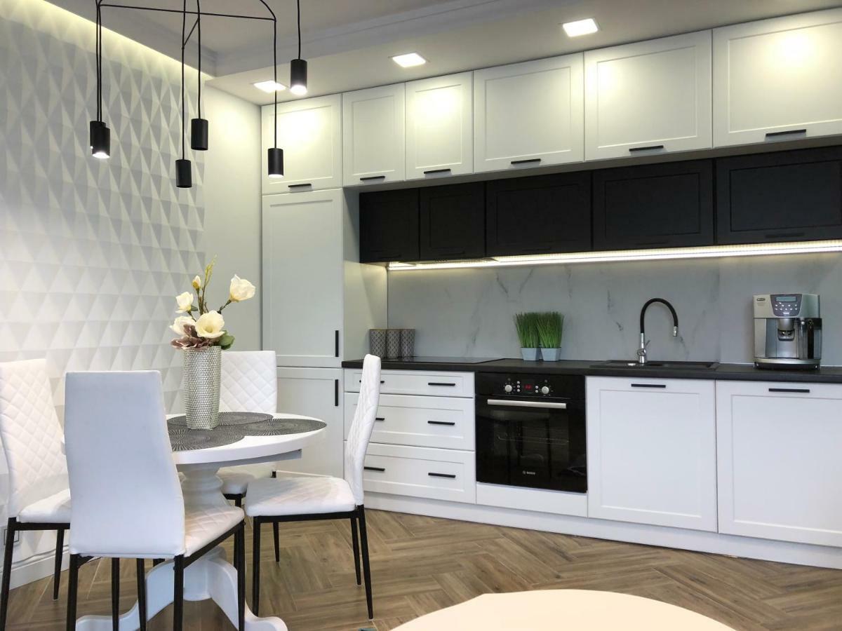 Family & Business Sauna Apartments Paderewskiego Sienkiewicza No2 Centrum Downtown - 2 Bedroom With Private Sauna, Bath With Hydromassage, Parking Kielce Eksteriør billede